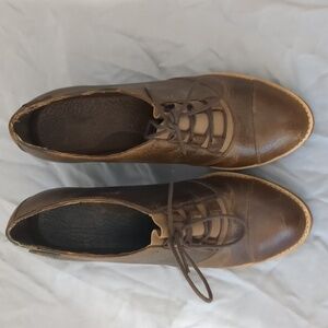 Bass brown leather heels